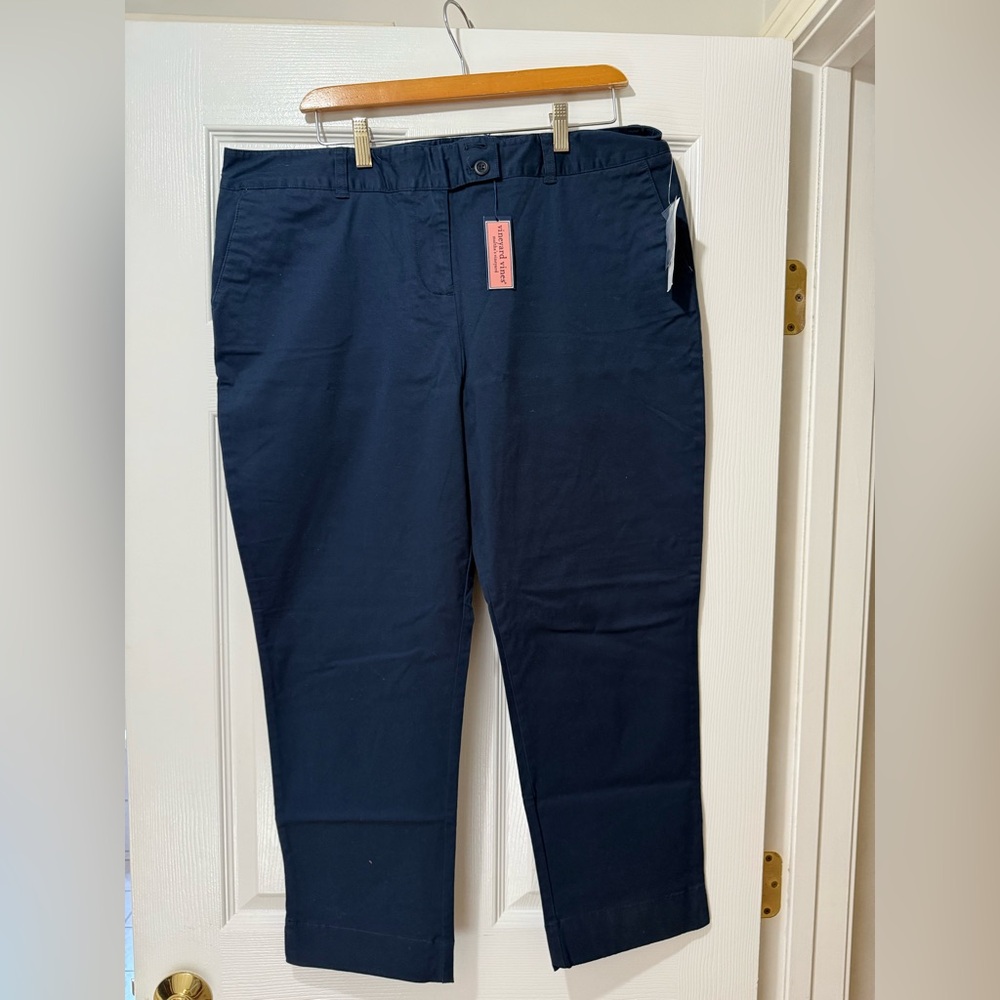 Vineyard Vines capri pants women’s NWT! Apologies for the wrinkles 🙈 in …